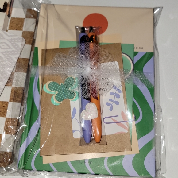 journals, notebooks, writing tools & cards - Picture 11 of 15